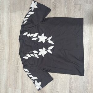Elegant Black and White Floral Women's Top XL